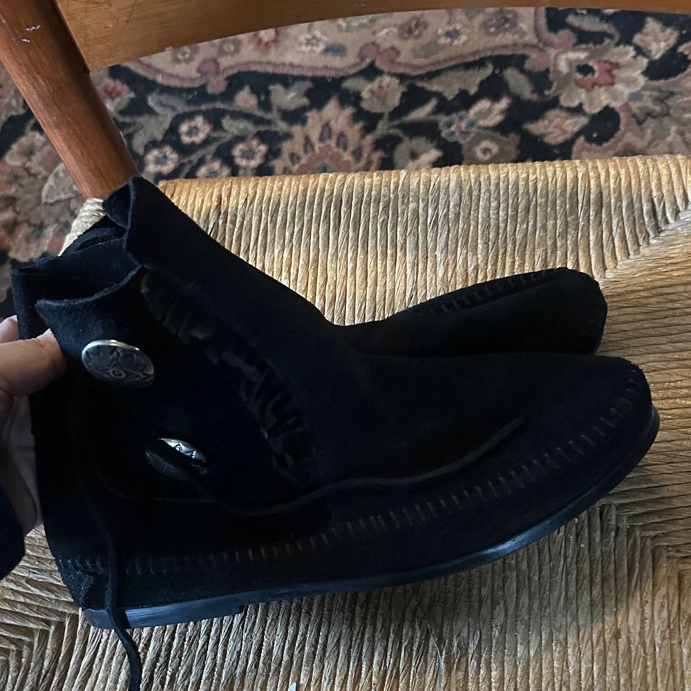Minnetonka Black suede leather Moccasins with Decorative silver Buttons - Picture 9 of 12